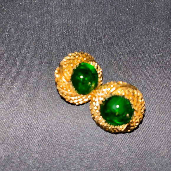 Chanel vintage gripoix faux emerald earrings - Picture 7 of 8